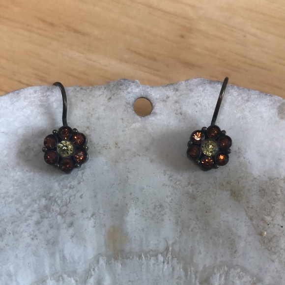 Beautiful Copper Flower Earring - Picture 4 of 4